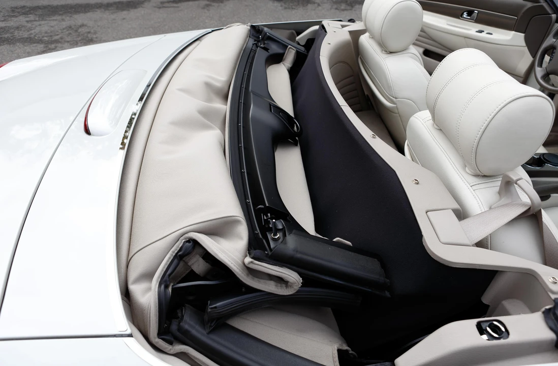 2005 Ford Thunderbird 11th Gen - Image 29 of 31