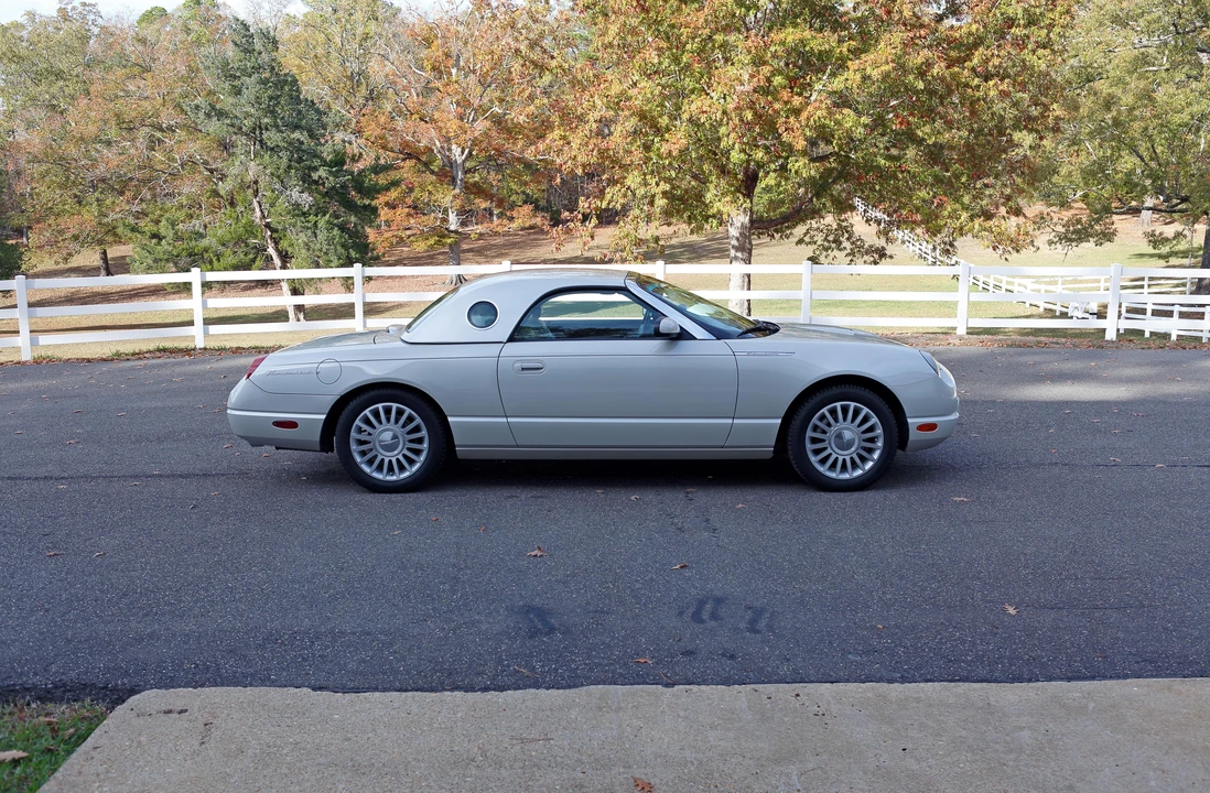 2005 Ford Thunderbird 11th Gen - Image 15 of 31