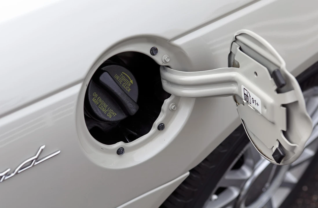 2005 Ford Thunderbird 11th Gen - Image 22 of 31