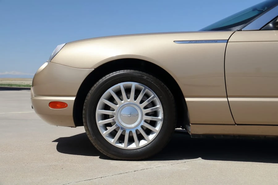 2005 Ford Thunderbird 11th Gen - Image 18 of 31