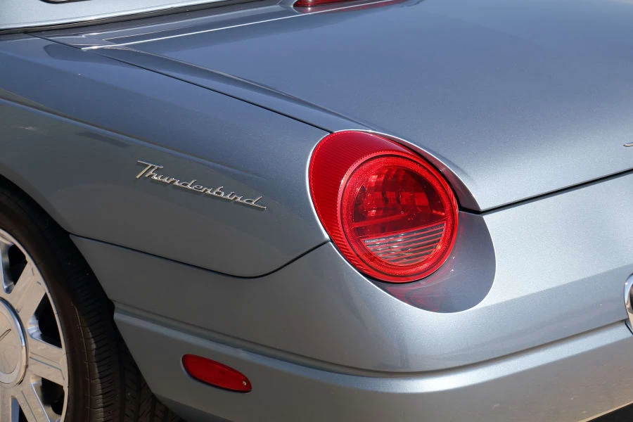 2005 Ford Thunderbird 11th Gen - Image 17 of 31