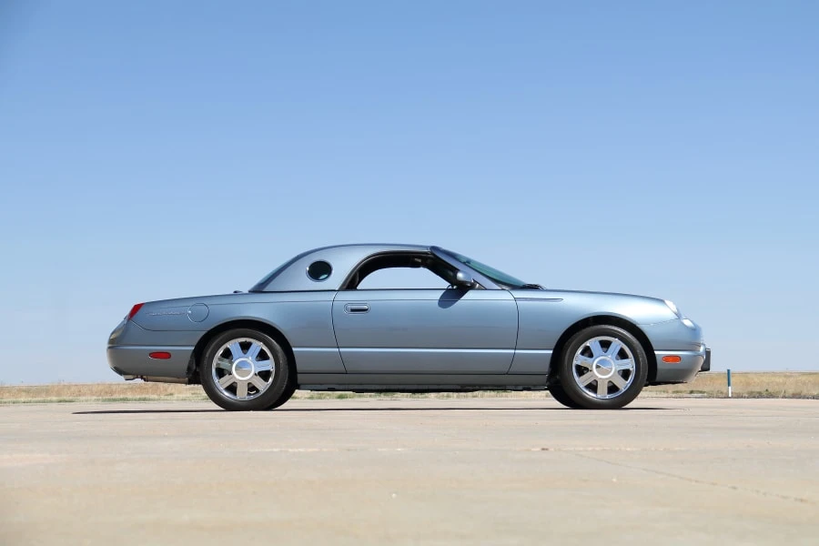 2005 Ford Thunderbird 11th Gen - Image 2 of 31
