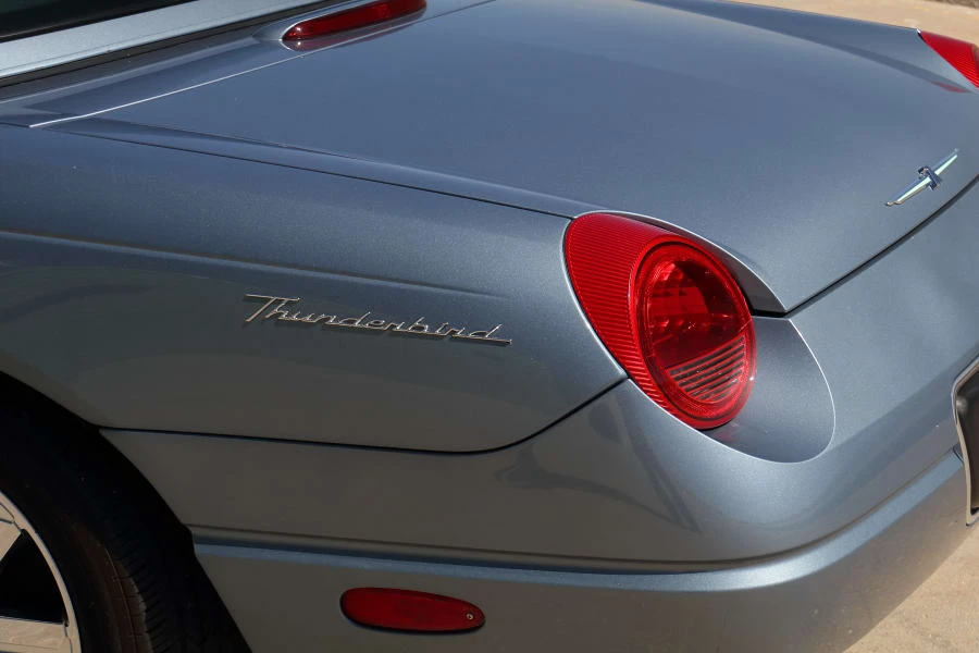 2005 Ford Thunderbird 11th Gen - Image 20 of 31