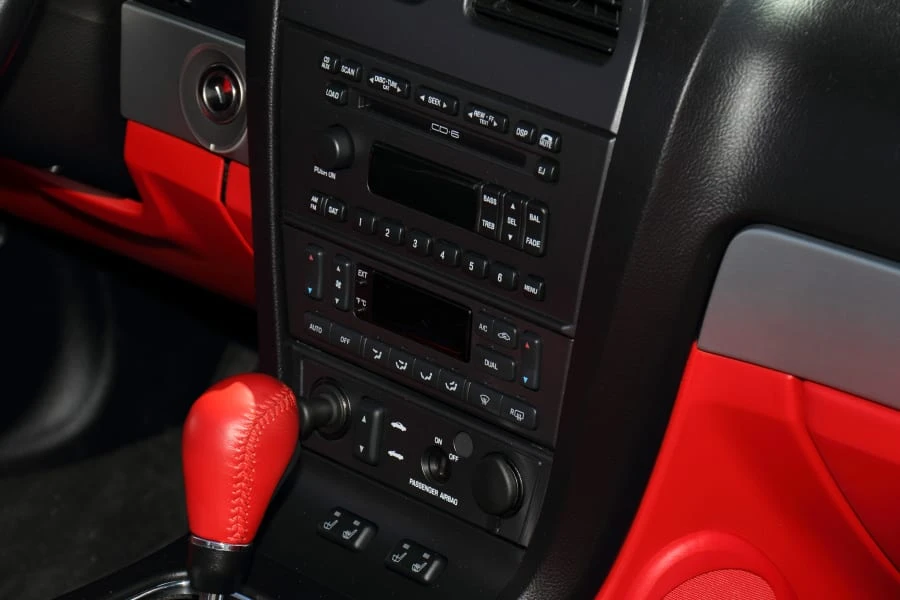2005 Ford Thunderbird 11th Gen - Image 26 of 31