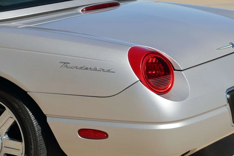 2005 Ford Thunderbird 11th Gen - Image 15 of 31