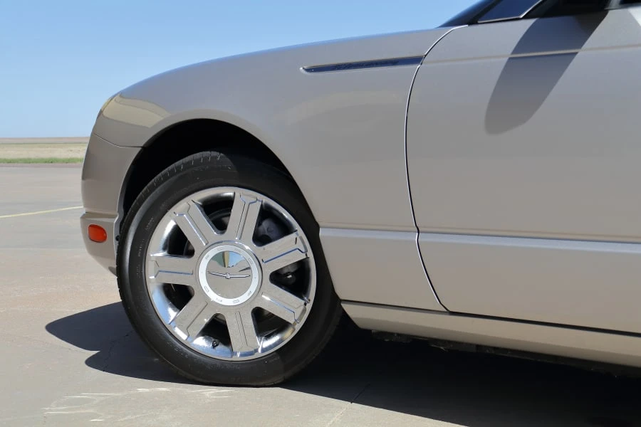 2005 Ford Thunderbird 11th Gen - Image 14 of 31