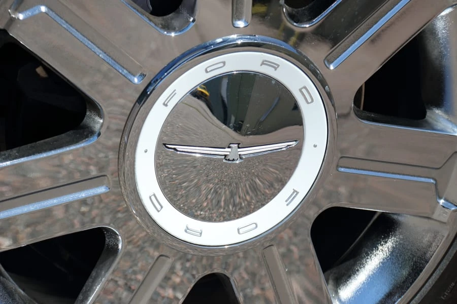 2005 Ford Thunderbird 11th Gen - Image 18 of 31