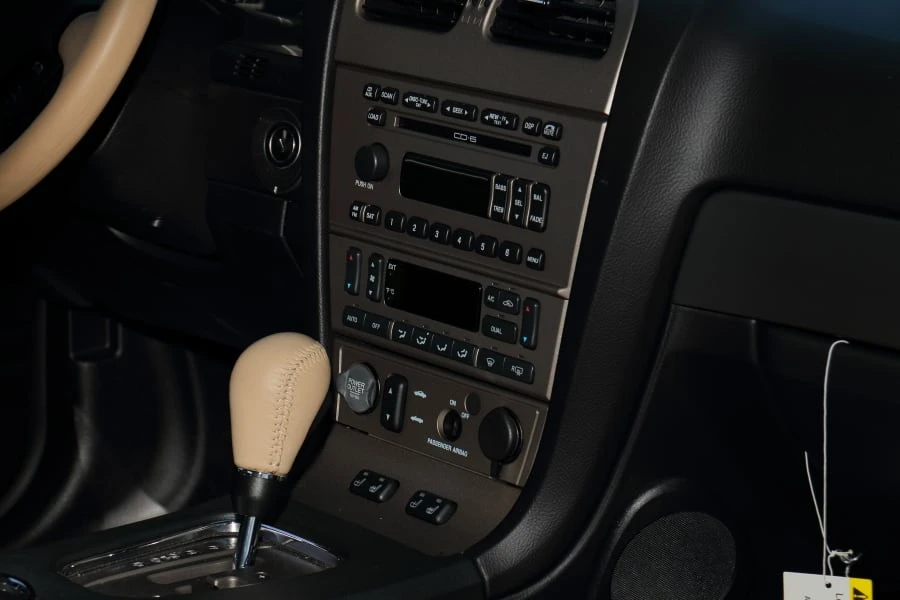 2005 Ford Thunderbird 11th Gen - Image 28 of 31