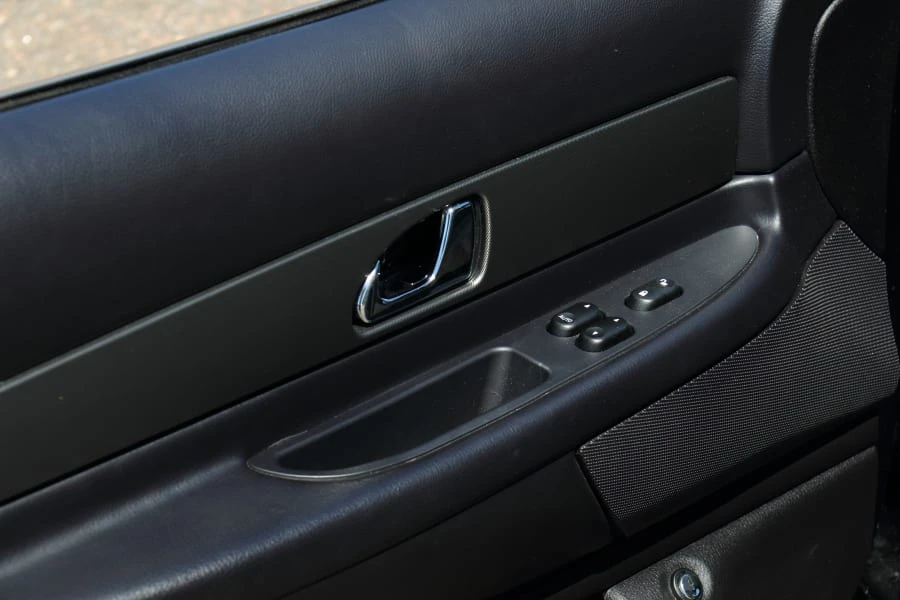2005 Ford Thunderbird 11th Gen - Image 29 of 31