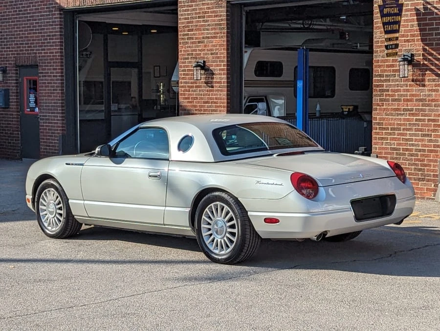2005 Ford Thunderbird 11th Gen - Image 13 of 31