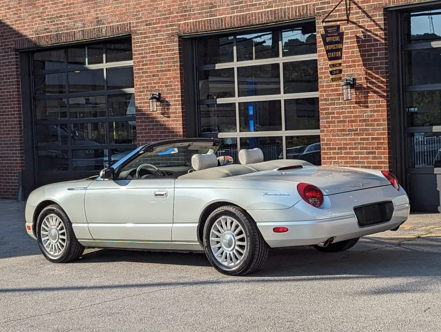 2005 Ford Thunderbird 11th Gen - Image 24 of 31
