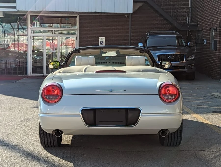 2005 Ford Thunderbird 11th Gen - Image 28 of 31