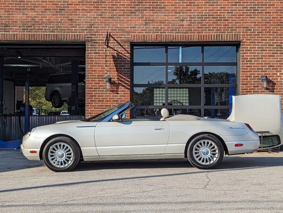 2005 Ford Thunderbird 11th Gen - Image 22 of 31