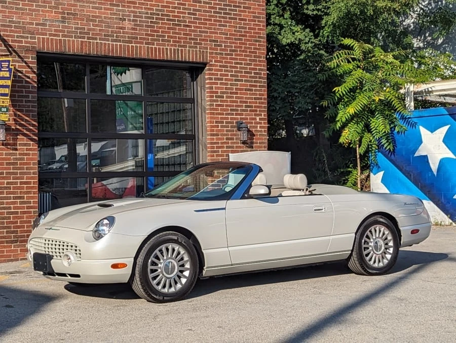 2005 Ford Thunderbird 11th Gen - Image 23 of 31