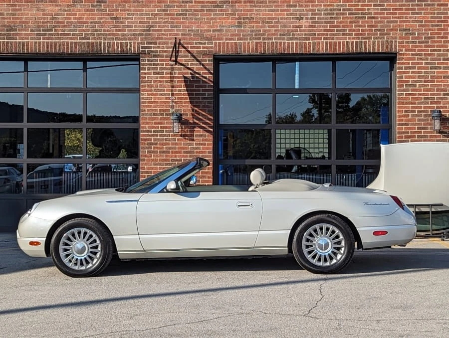 2005 Ford Thunderbird 11th Gen - Image 26 of 31