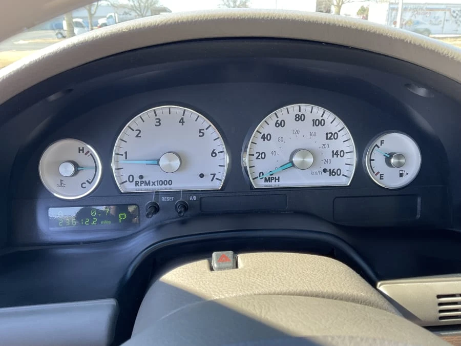 2005 Ford Thunderbird 11th Gen - Image 11 of 16