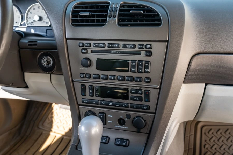 2005 Ford Thunderbird 11th Gen - Image 23 of 31
