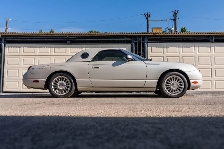 2005 Ford Thunderbird 11th Gen - Image 2 of 31