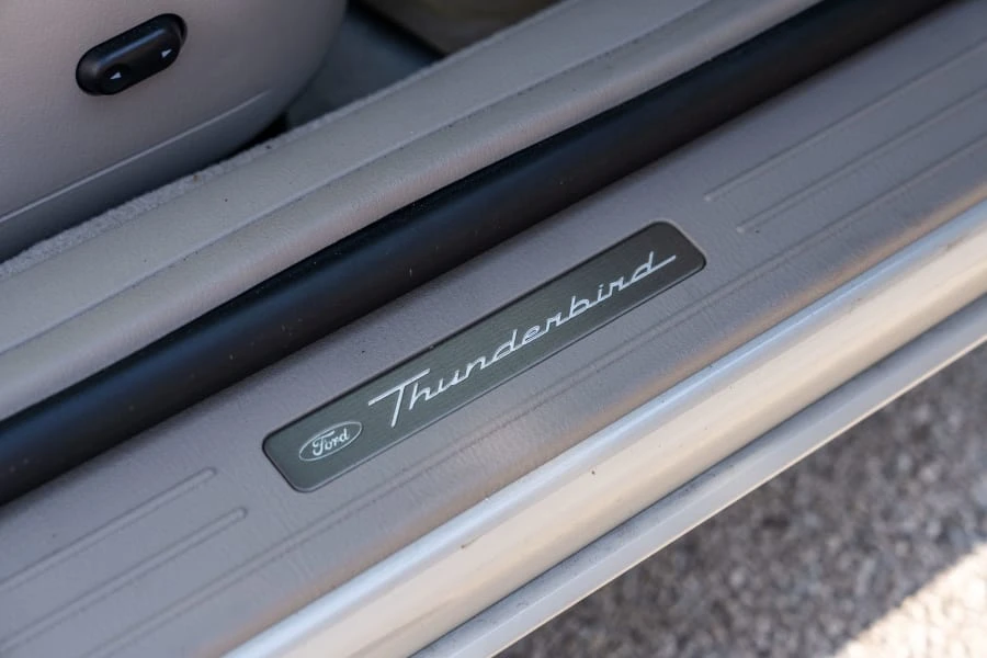 2005 Ford Thunderbird 11th Gen - Image 26 of 31