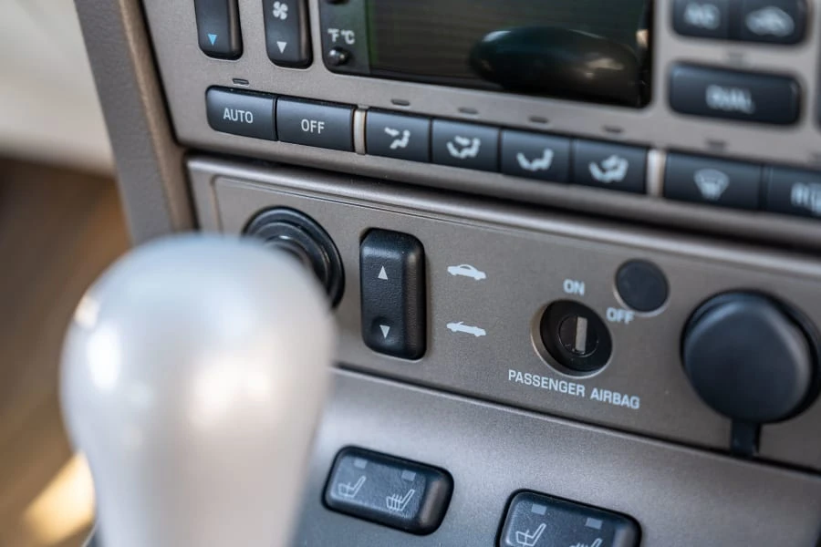 2005 Ford Thunderbird 11th Gen - Image 17 of 31