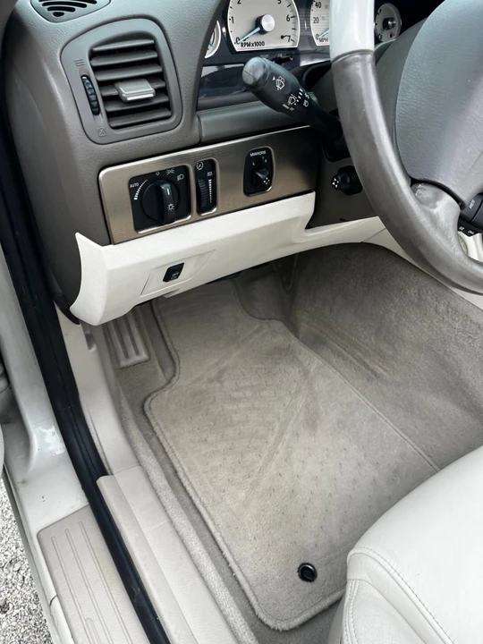 2005 Ford Thunderbird 11th Gen - Image 18 of 29