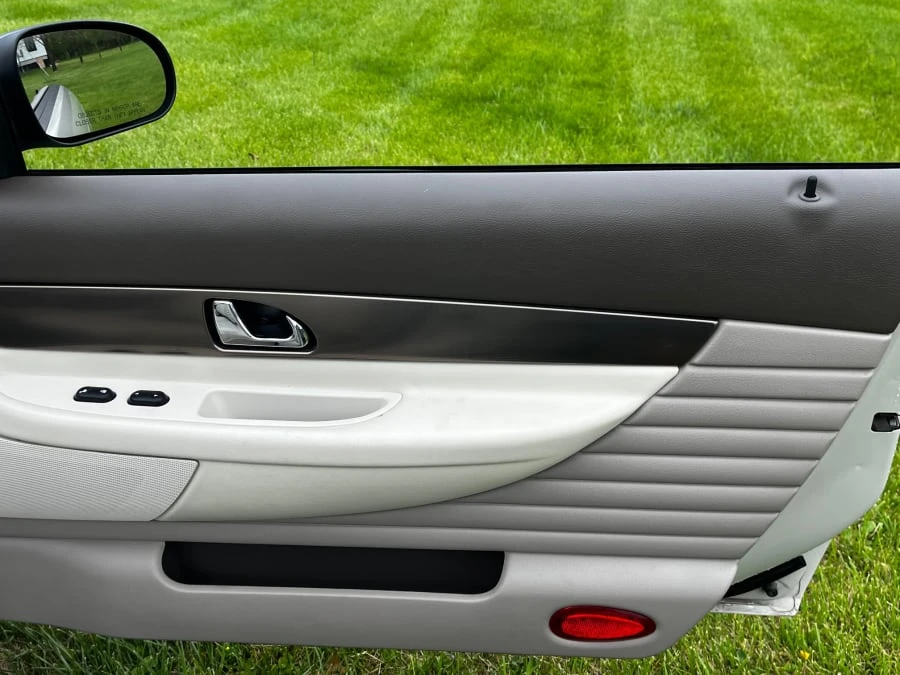 2005 Ford Thunderbird 11th Gen - Image 16 of 29