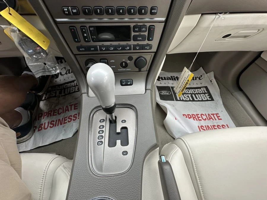 2005 Ford Thunderbird 11th Gen - Image 19 of 24