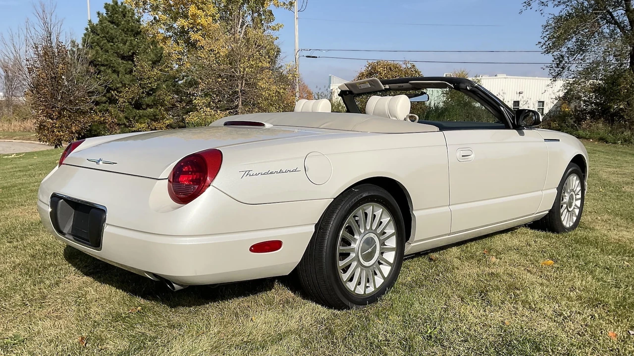 2005 Ford Thunderbird 11th Gen - Image 3 of 27