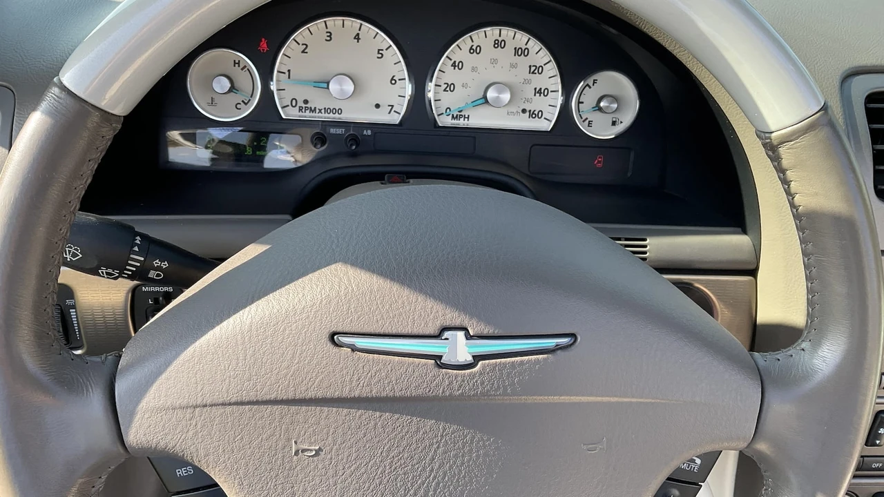 2005 Ford Thunderbird 11th Gen - Image 9 of 27