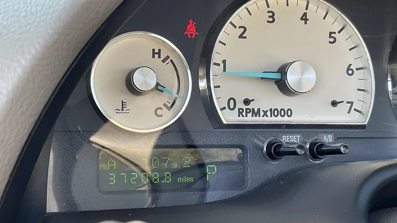 2005 Ford Thunderbird 11th Gen - Image 10 of 27