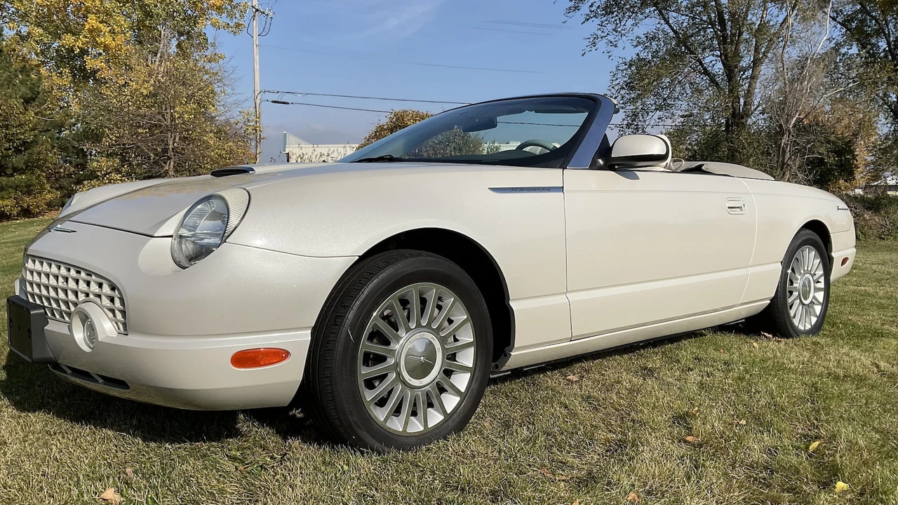 2005 Ford Thunderbird 11th Gen - Image 18 of 27