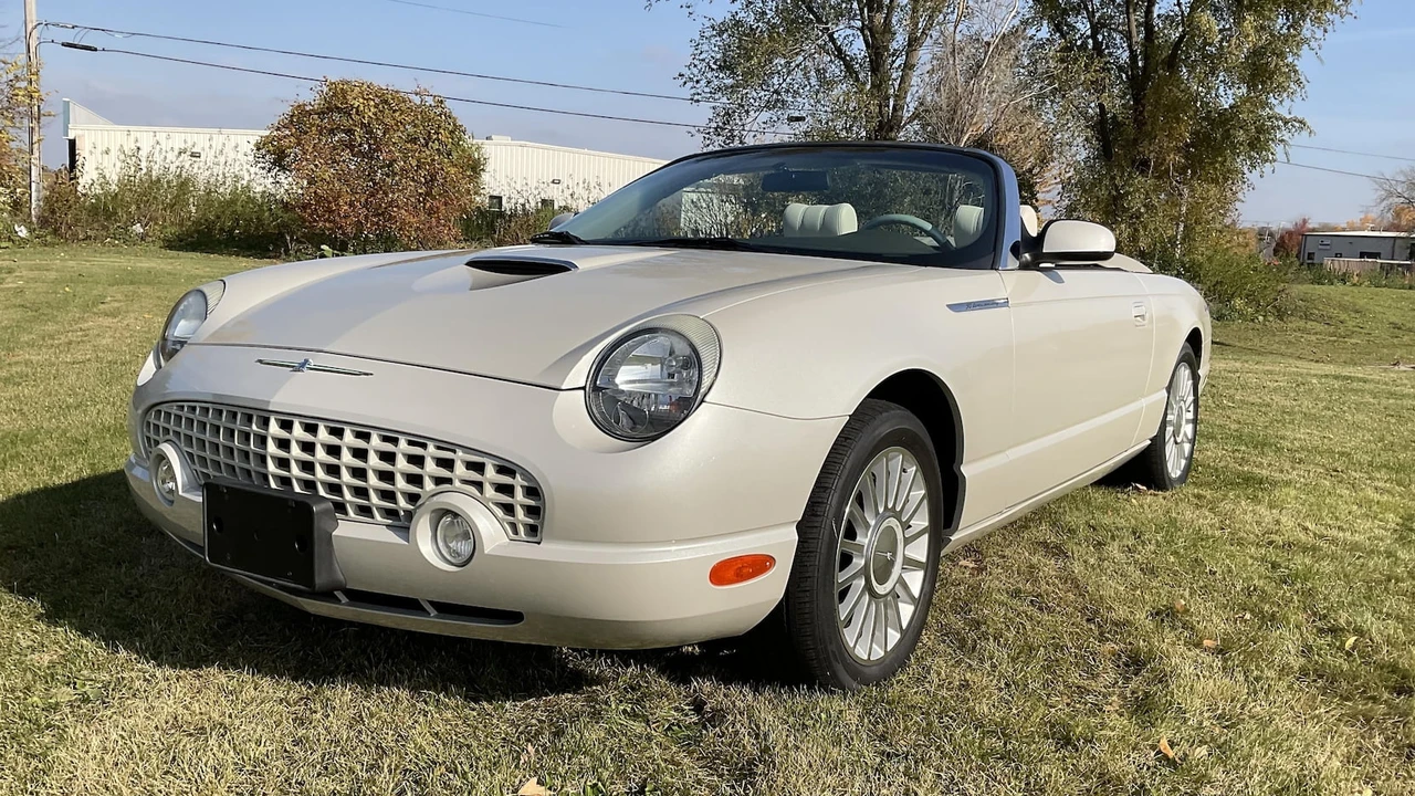 2005 Ford Thunderbird 11th Gen - Image 19 of 27