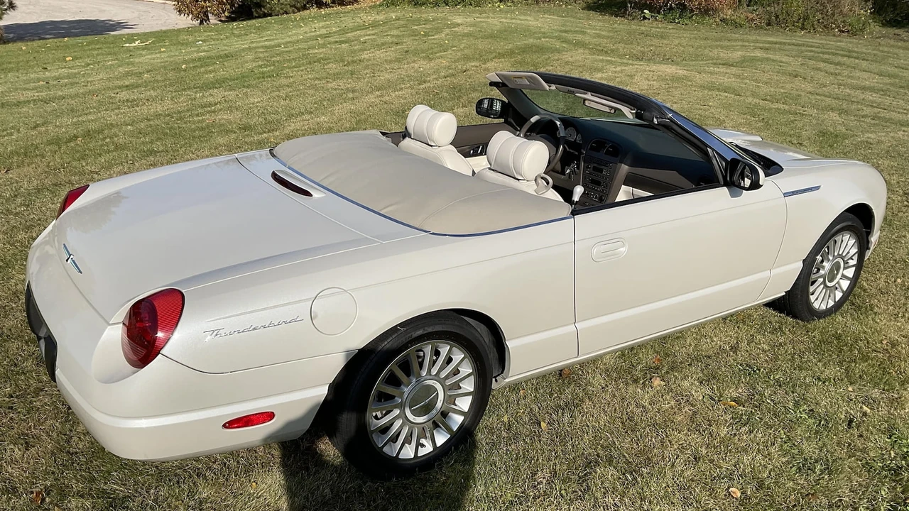 2005 Ford Thunderbird 11th Gen - Image 20 of 27
