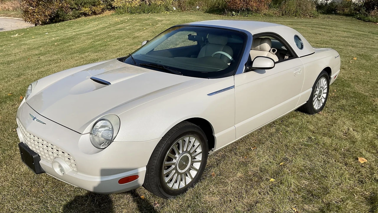2005 Ford Thunderbird 11th Gen - Image 21 of 27