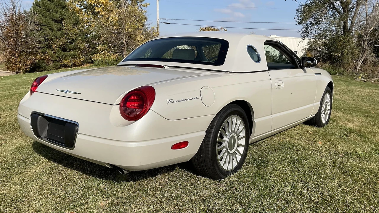 2005 Ford Thunderbird 11th Gen - Image 22 of 27