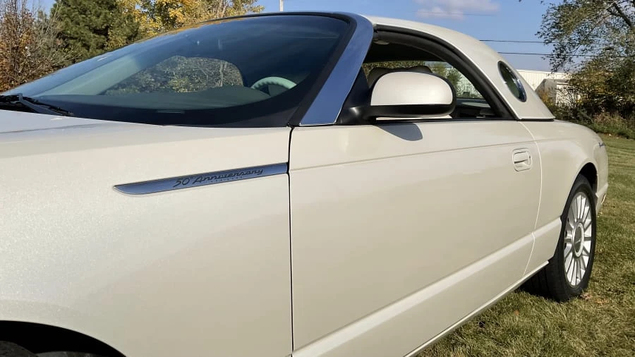 2005 Ford Thunderbird 11th Gen - Image 12 of 24