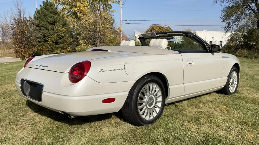 2005 Ford Thunderbird 11th Gen - Image 16 of 24