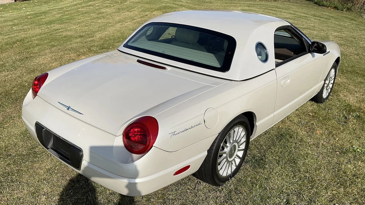 2005 Ford Thunderbird 11th Gen - Image 24 of 27
