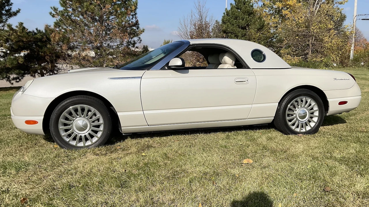 2005 Ford Thunderbird 11th Gen - Image 26 of 27