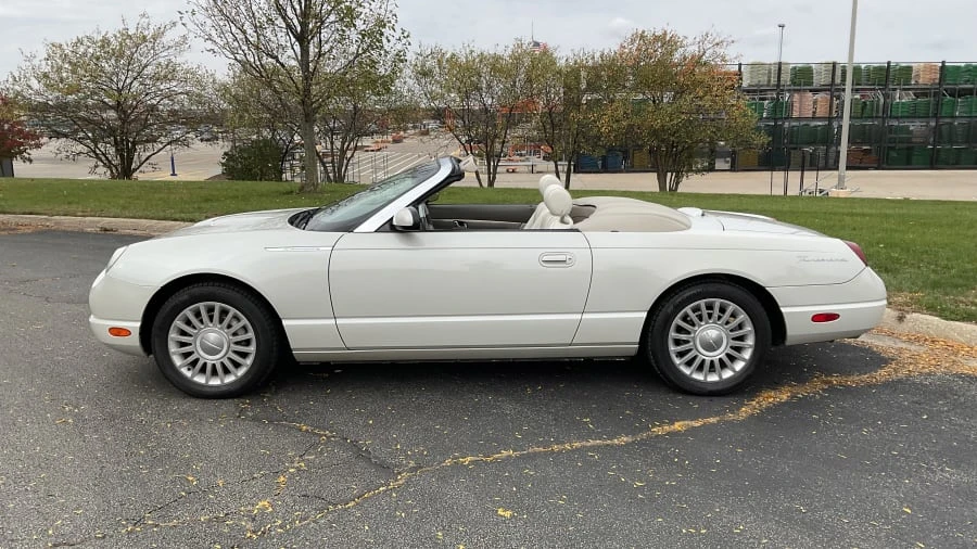 2005 Ford Thunderbird 11th Gen - Image 2 of 14