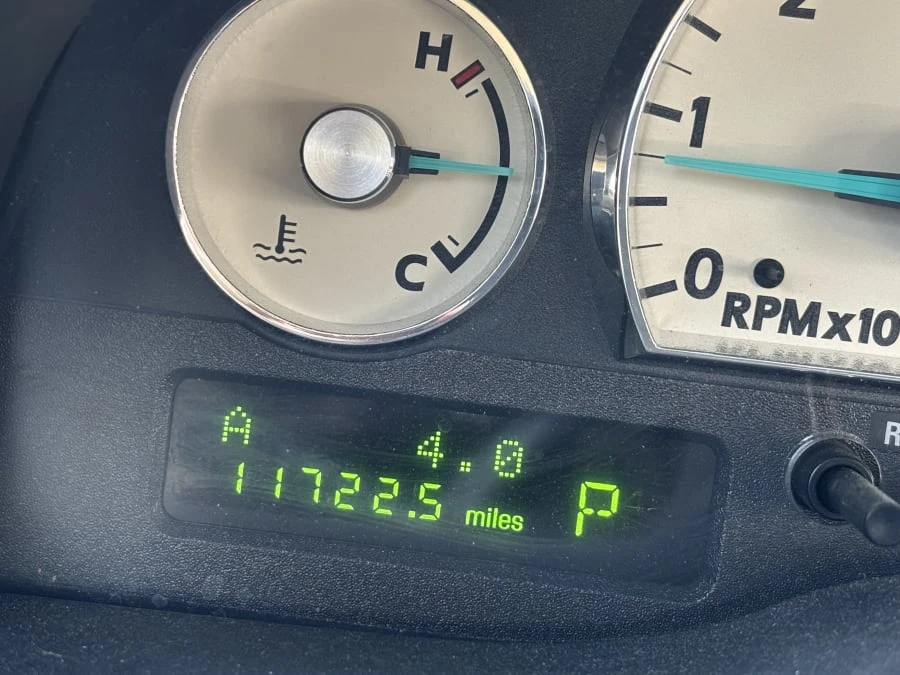 2005 Ford Thunderbird 11th Gen - Image 13 of 16