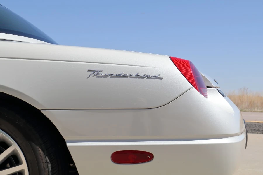 2005 Ford Thunderbird 11th Gen - Image 19 of 31