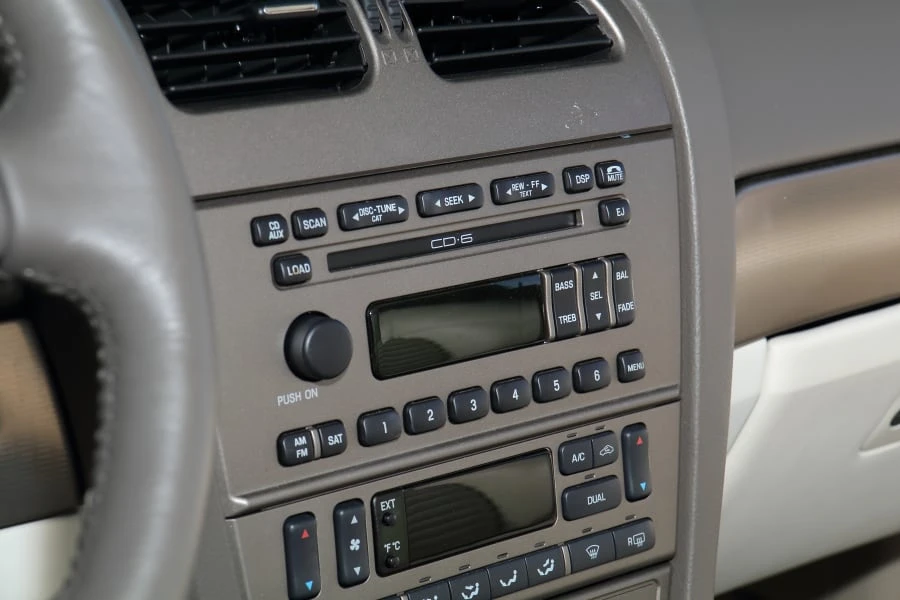 2005 Ford Thunderbird 11th Gen - Image 24 of 31
