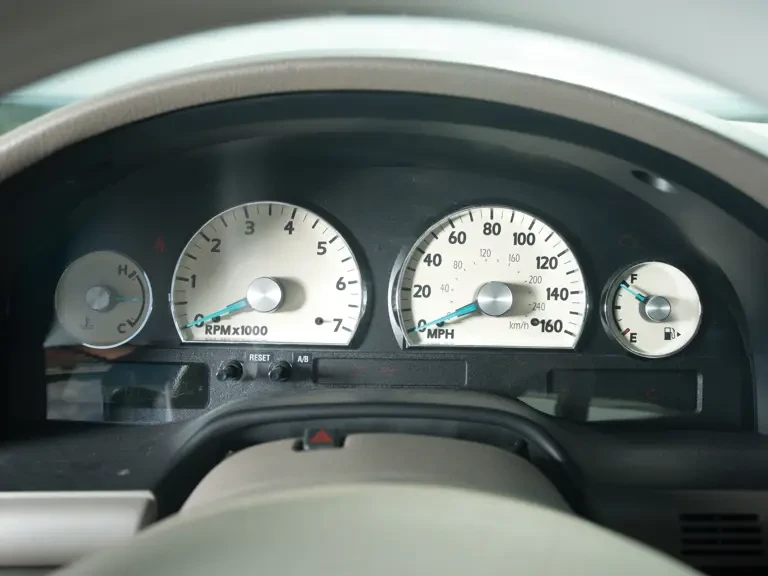 2005 Ford Thunderbird 11th Gen - Image 17 of 22