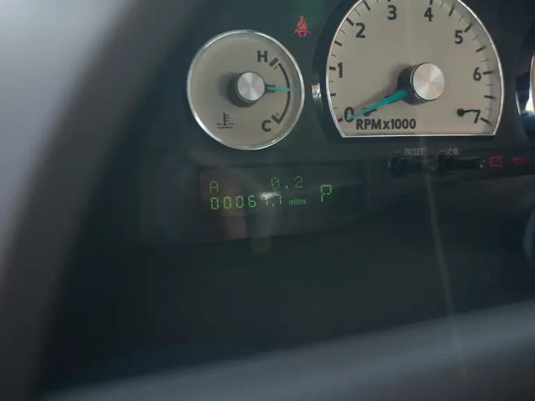 2005 Ford Thunderbird 11th Gen - Image 18 of 22