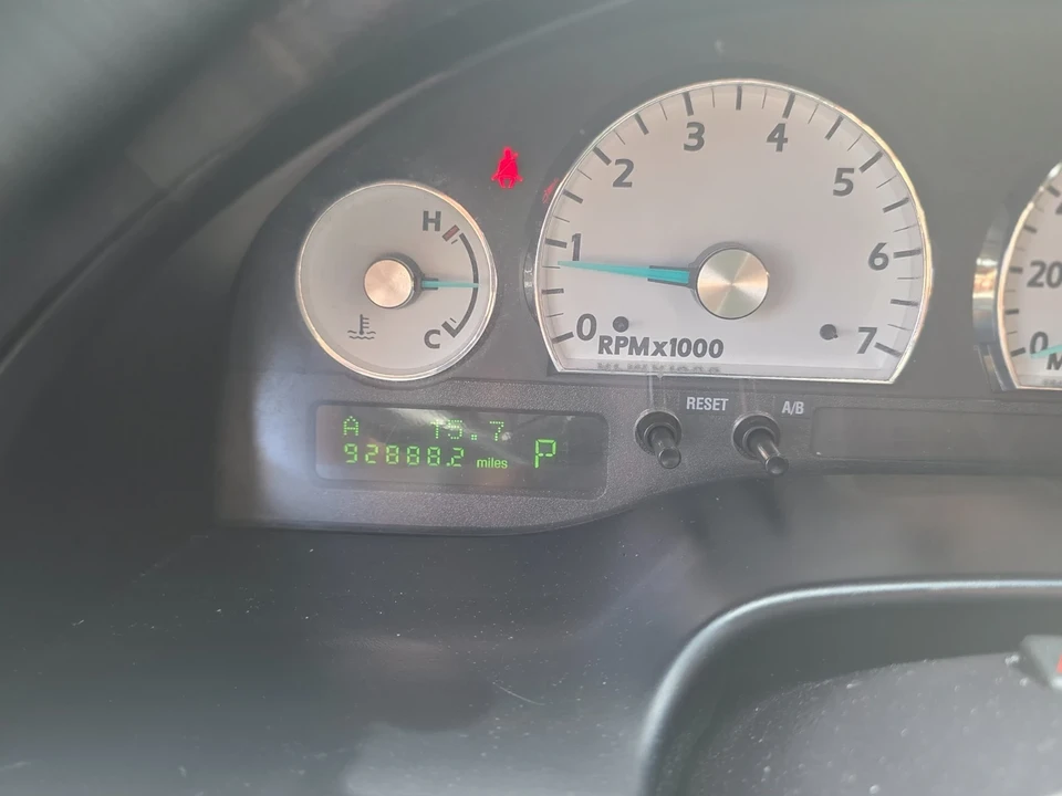 2005 Ford Thunderbird 11th Gen - Image 19 of 31