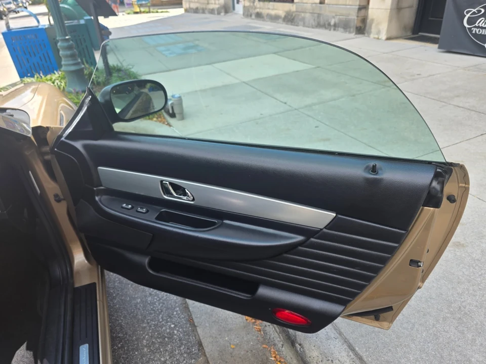 2005 Ford Thunderbird 11th Gen - Image 21 of 31