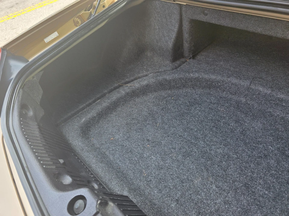 2005 Ford Thunderbird 11th Gen - Image 30 of 31