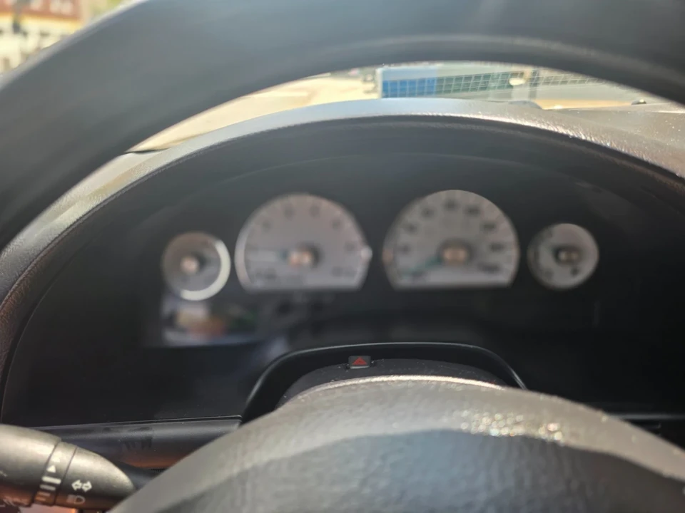 2005 Ford Thunderbird 11th Gen - Image 18 of 31