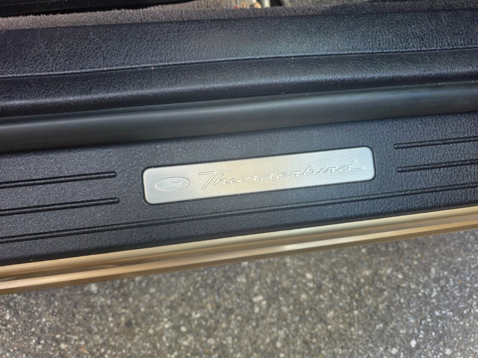 2005 Ford Thunderbird 11th Gen - Image 25 of 31